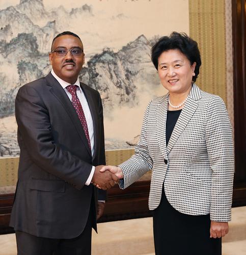 泰国副总理宣布批准23亿泰铢预算助力中小企业发展