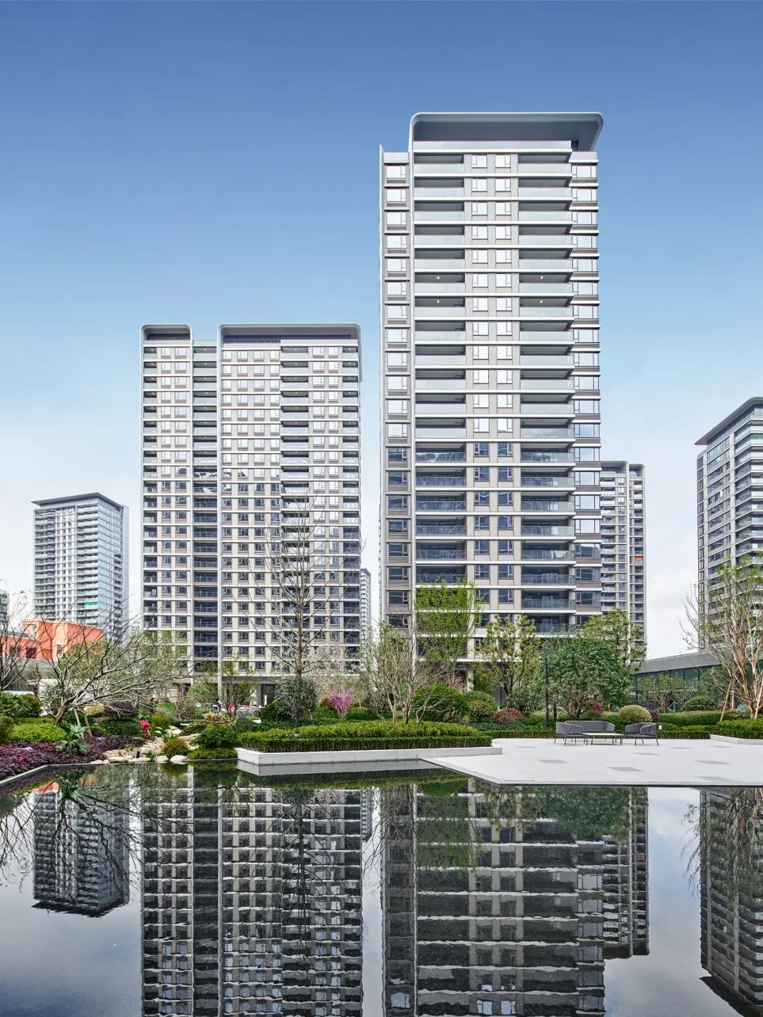 中交地产拟转让房地产相关资产及负债；融创10笔境内债券重组方案全部通过丨房产早参