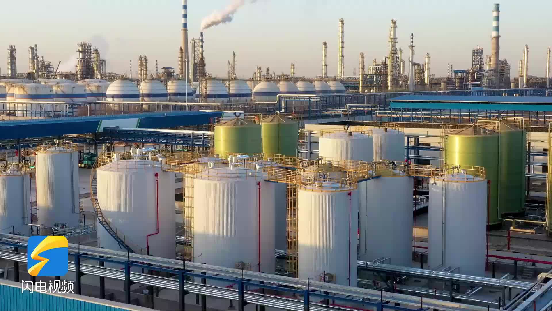 把握新型工业化的新特点新趋势