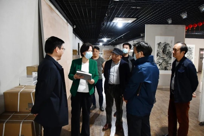 何颖总领事考察瓦卡努伊农场和阿什伯顿光伏农场