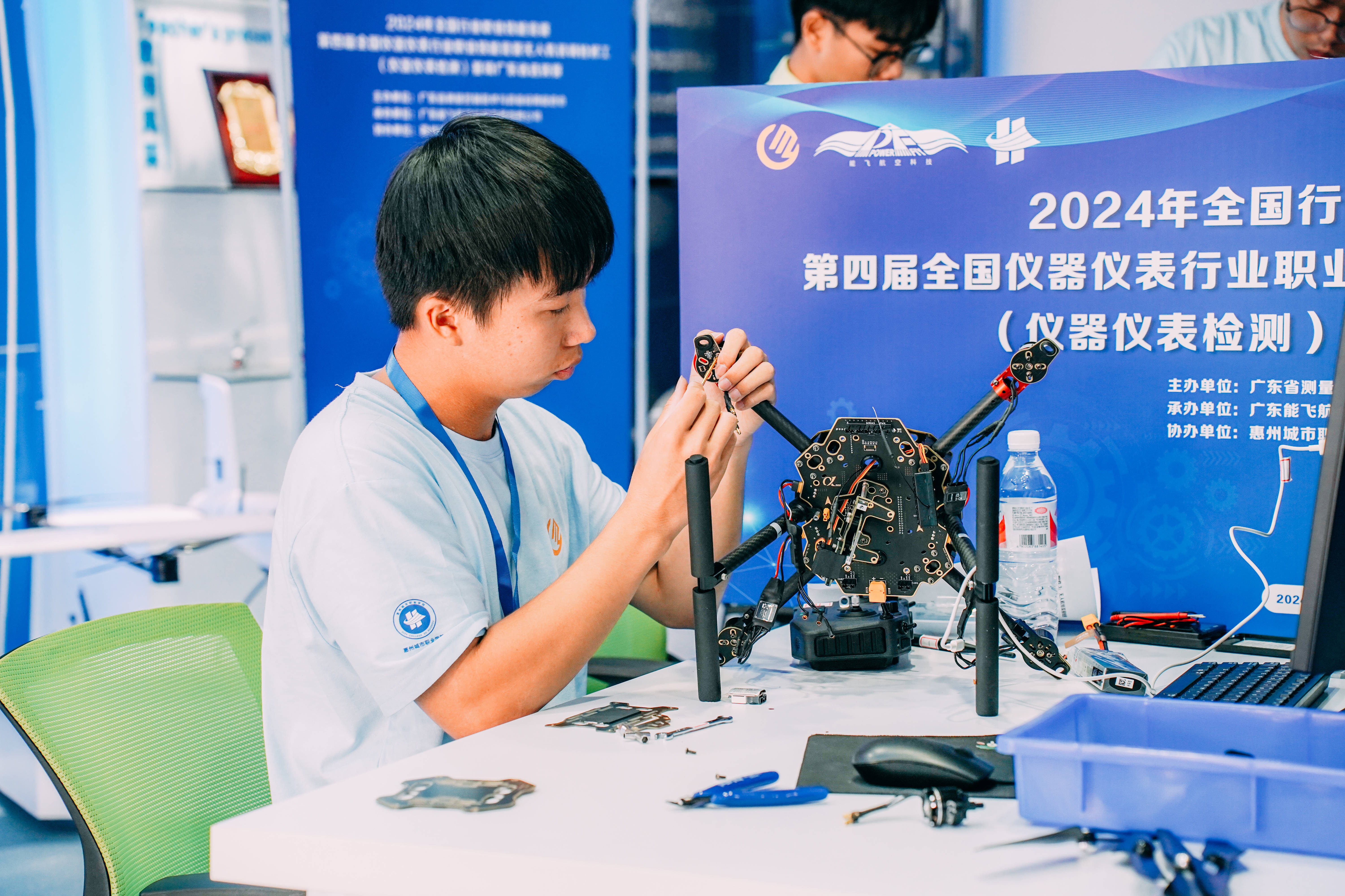 是竞技赛事，更是科技测试——全球首次人机共跑马拉松看点探析