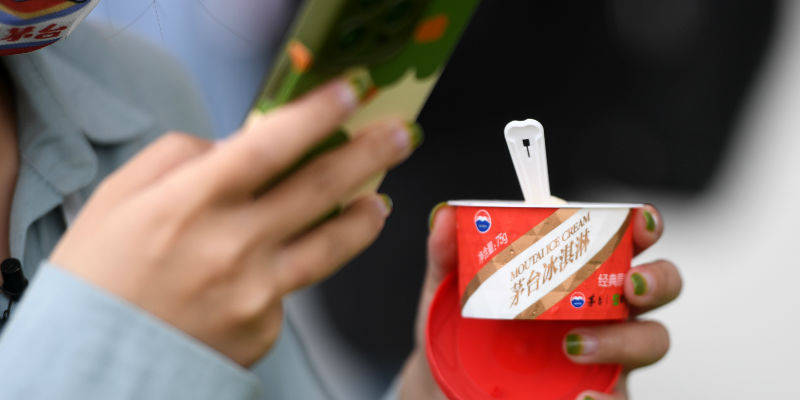 林园现身茅台欢迎晚宴！“跟着茅台吃香的喝辣的，不会吃亏”！