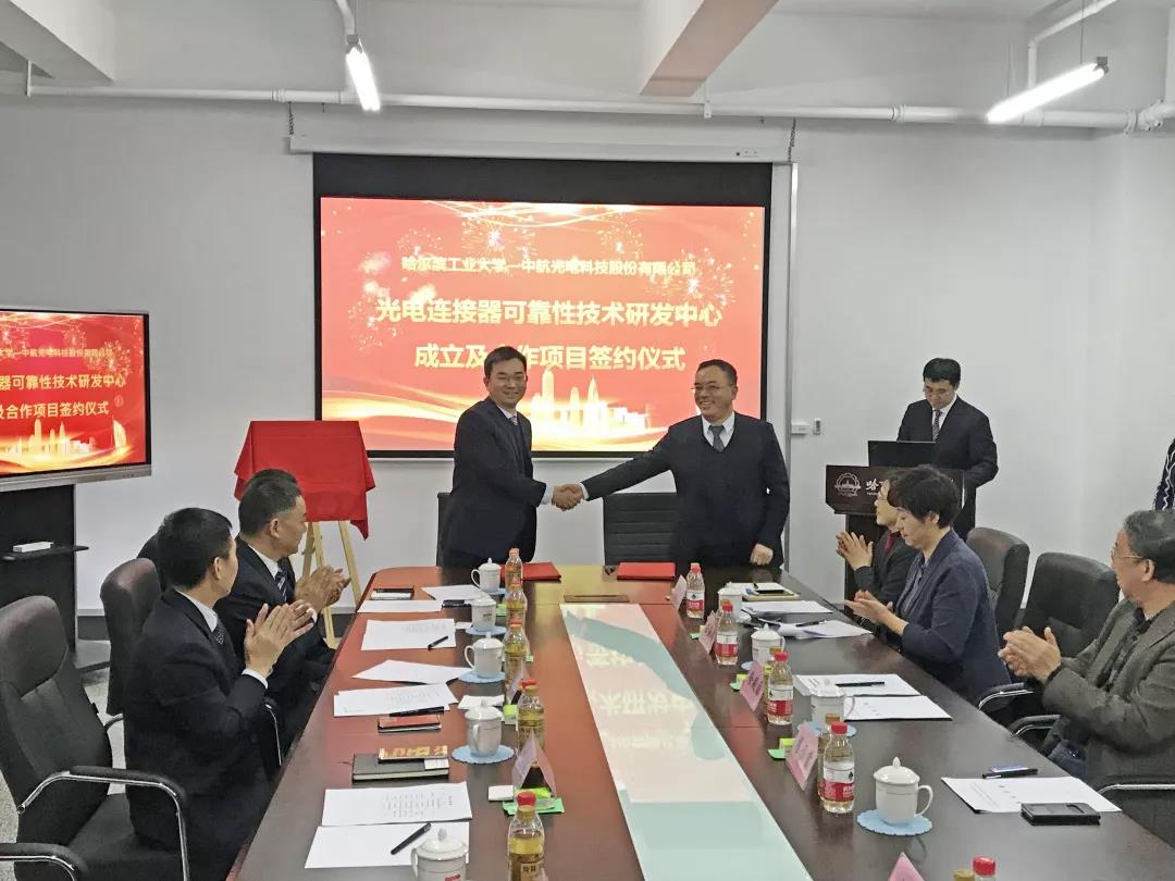 联合光电拟发行股份购买长益光电100%股权 加码光学镜头主业