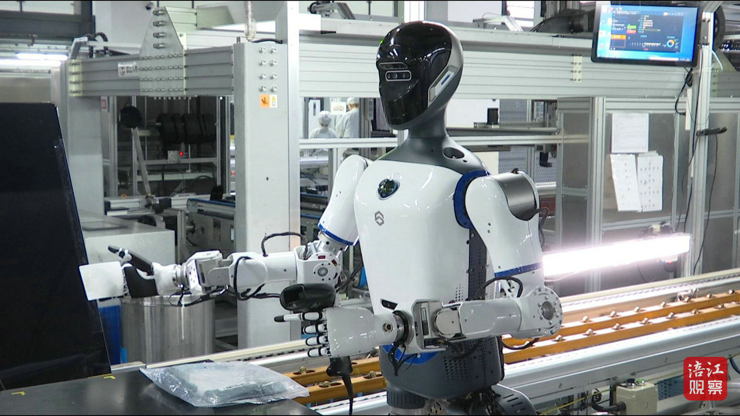 长虹：机器人“虹曦”首次公开亮相 加码机器人领域