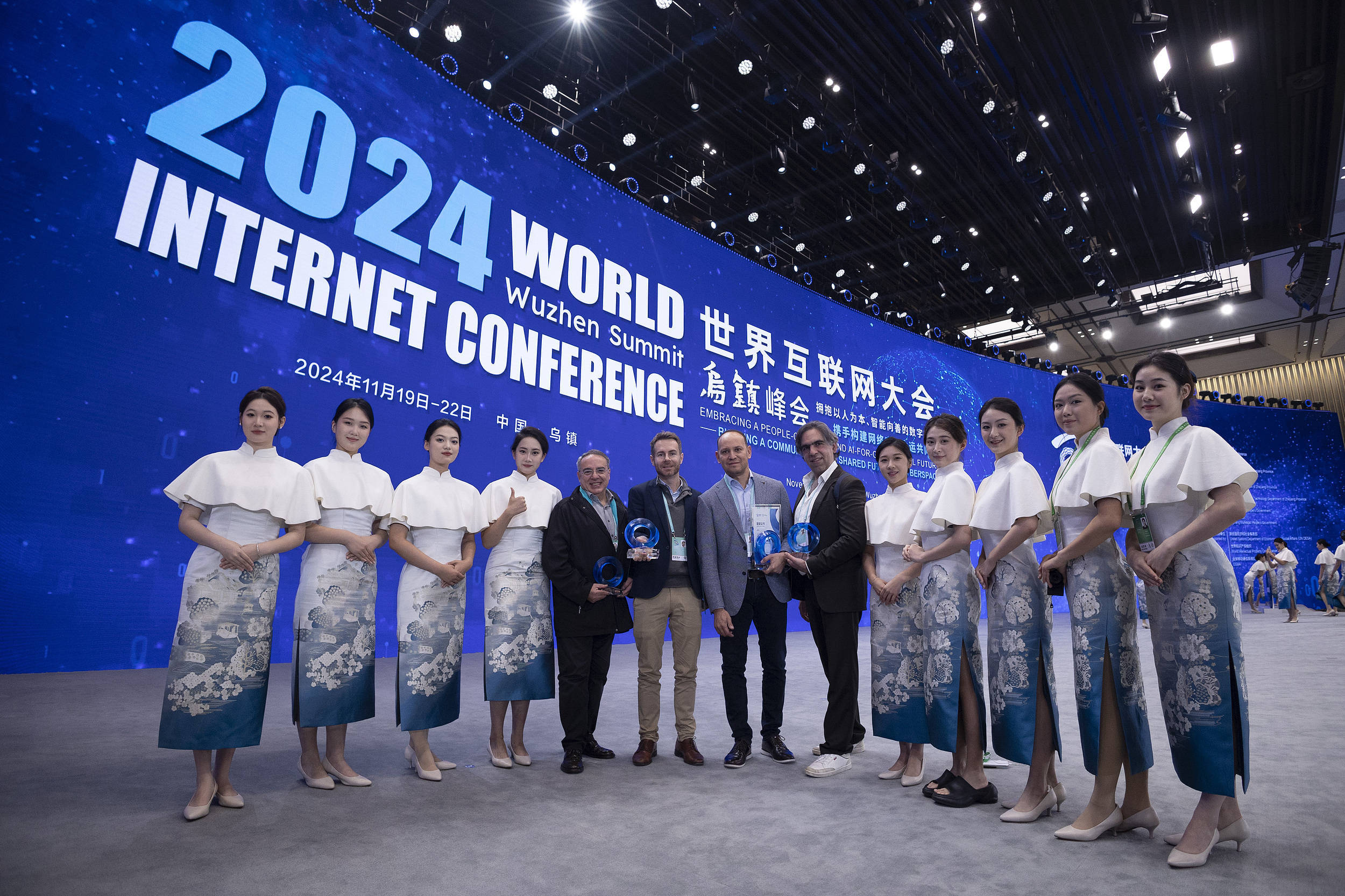 多项新成果亮相 “互联网之光”博览会开启“乌镇时间”