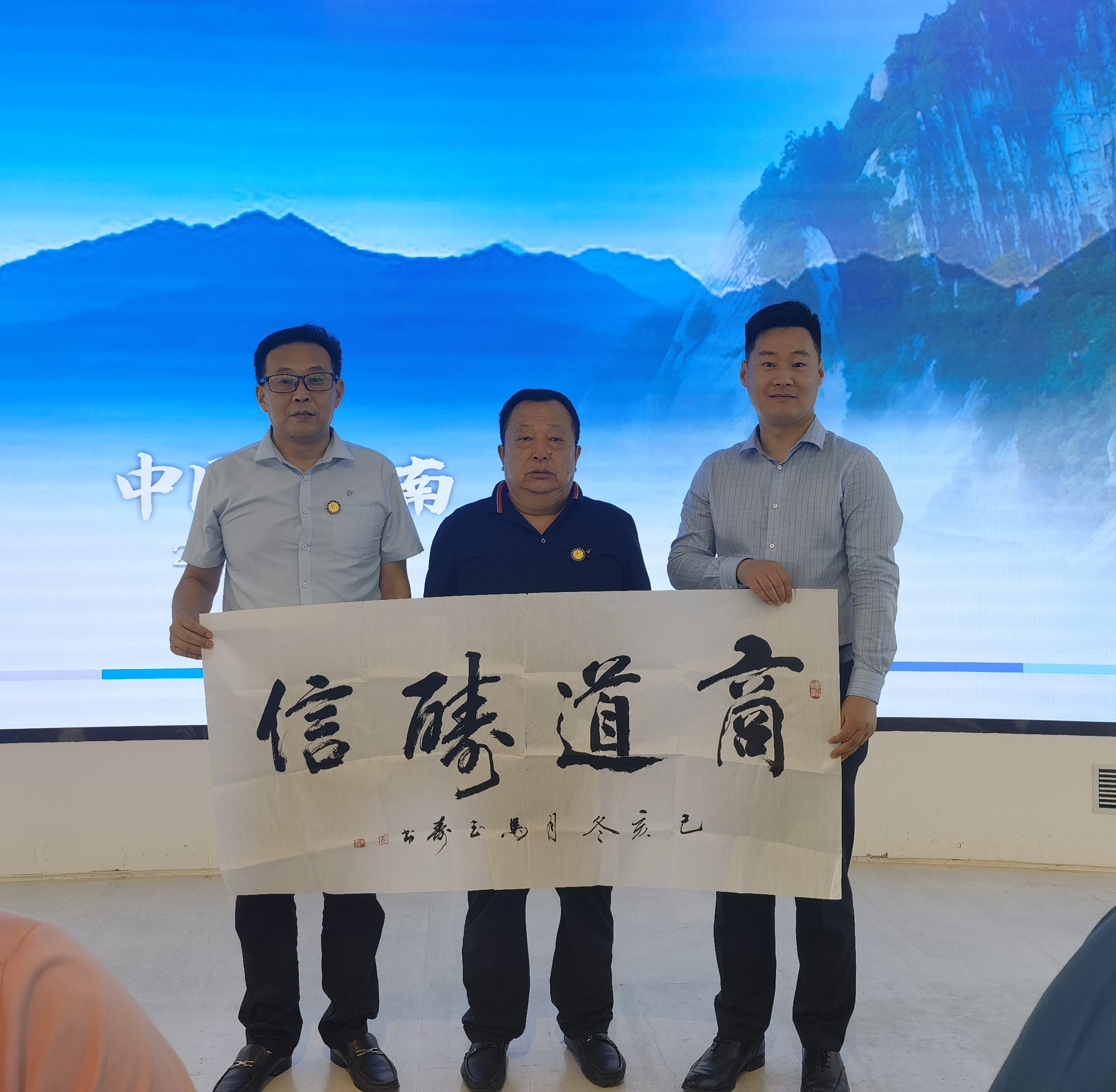 万科一债券将召开持有人会议 审议展期相关事项