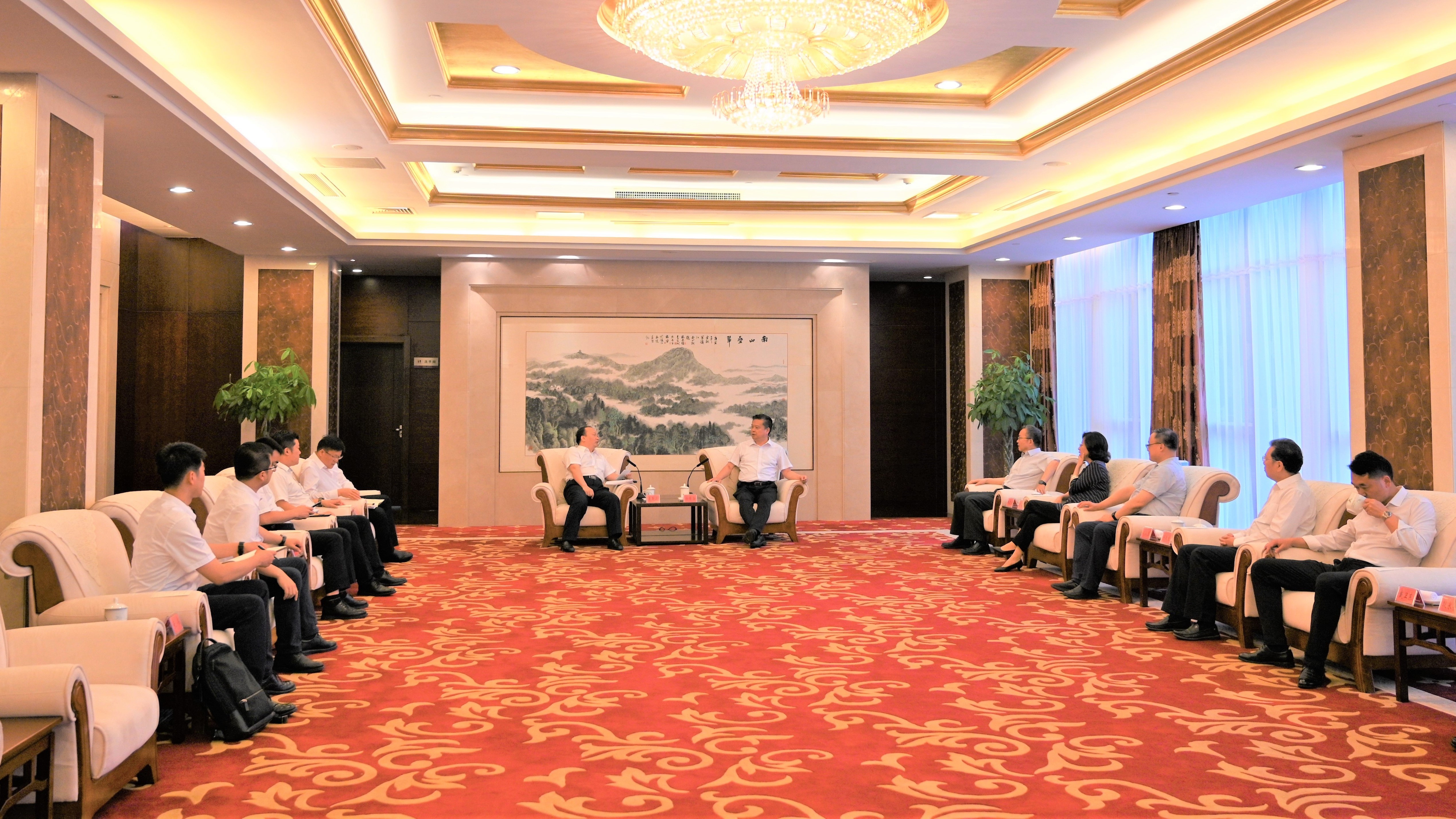 云南省政府与方大集团举行工作会谈