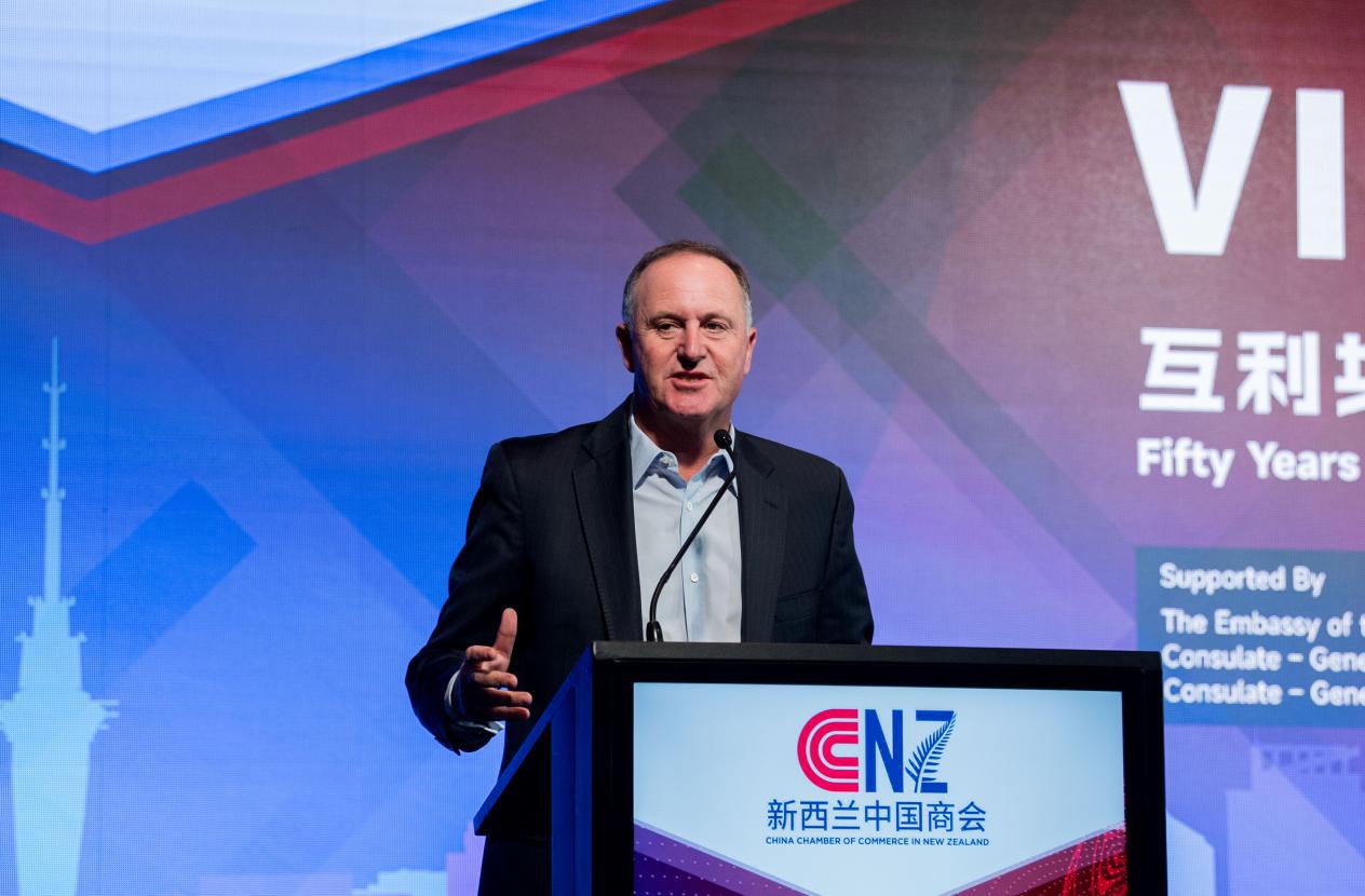 王小龙大使出席新西兰华商俱乐部2025年度晚宴并发表主旨演讲