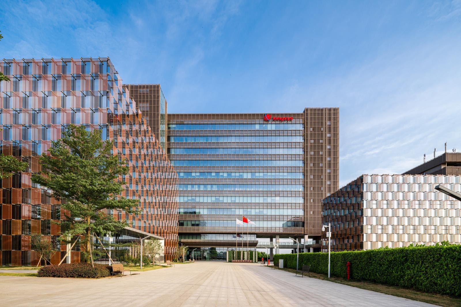 江波龙年内筹划两轮融资：资金链承压，股东高管轮番套现，净利成色不足