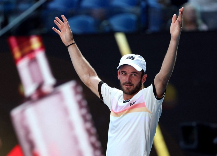 德风科技赴港IPO：对赌协议压顶，客户集中度攀升，三年半累亏超7亿