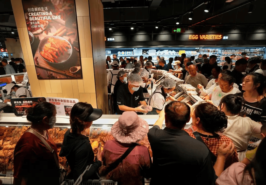 永辉超市西安金桥六路店开业 “胖东来模式”深入社区