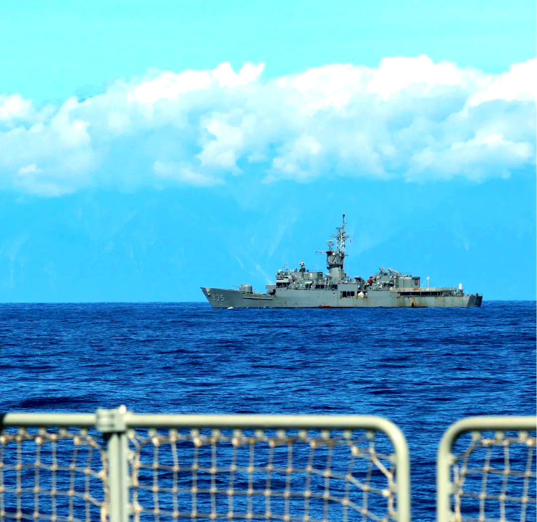 东部战区组织轰炸机编队赴台岛以东开展远海战备巡航