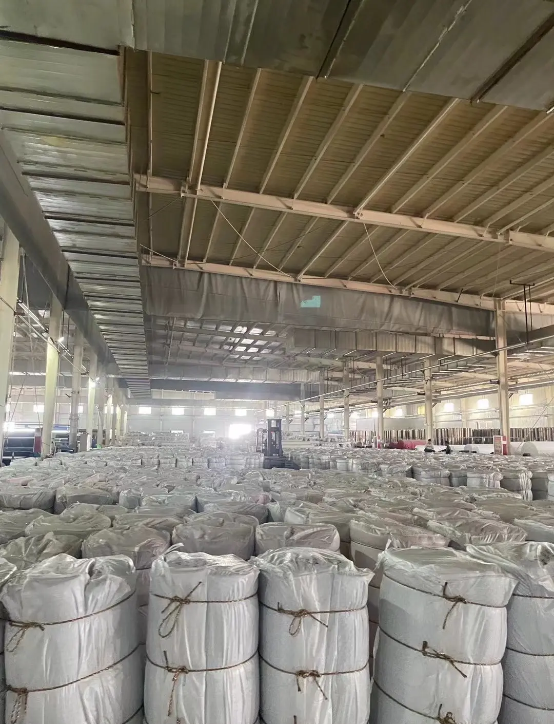 预计2025年全年越南出口额超4700亿美元