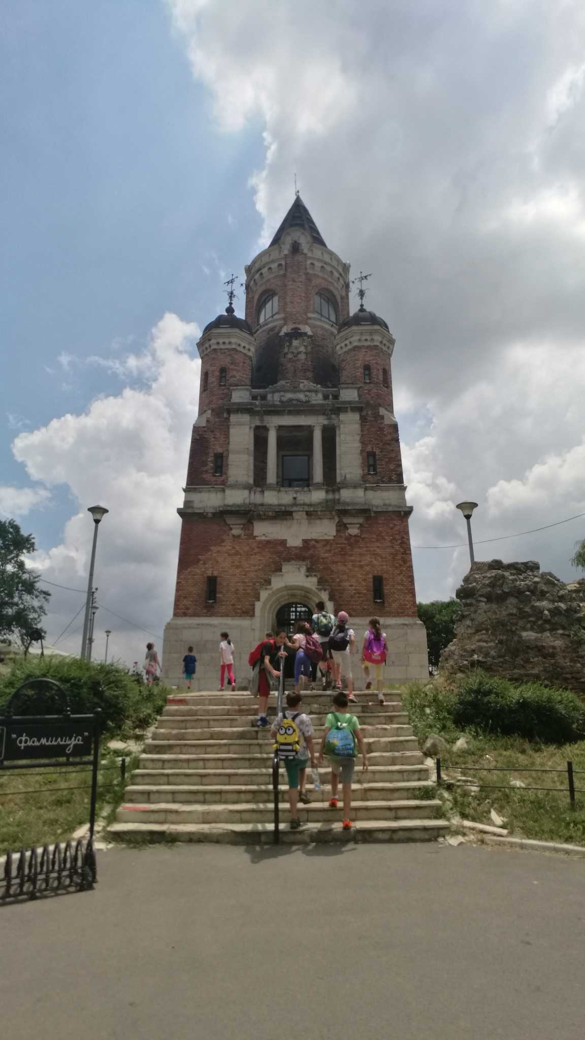 11月波黑工会一篮子消费品价格为3355.25马克，平均工资覆盖率47.78%