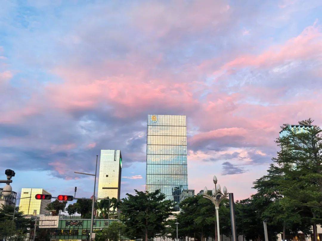 实探丨回望华强北2025:历经浪潮冲刷,方显韧性底色