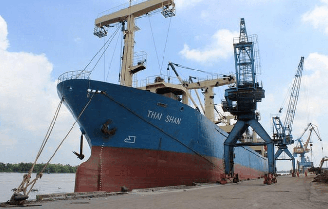 黄金、白银大涨！委内瑞拉石油出口量几乎降至零！特朗普称已“掌控”委内瑞拉