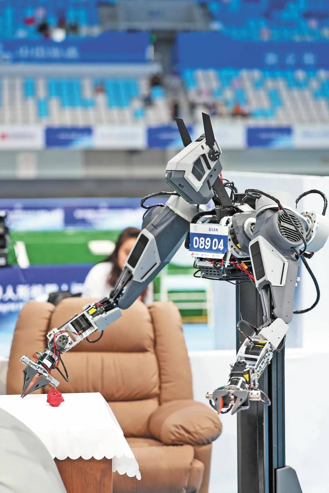 “功夫”升段商业化提速 人形机器人产业迎新机