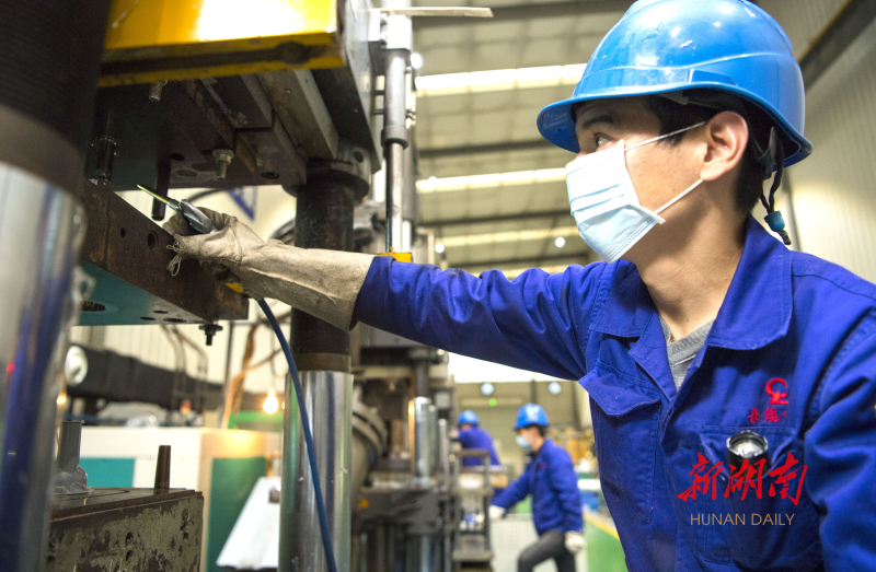 长缆科技2025年净利润预计增长74.07%~114.24%