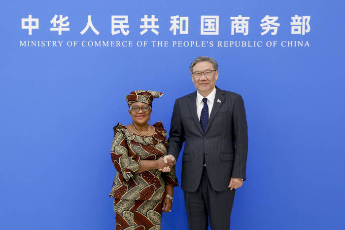 商务部部长王文涛与澳大利亚贸易部长法瑞尔、农业部长柯林斯通话