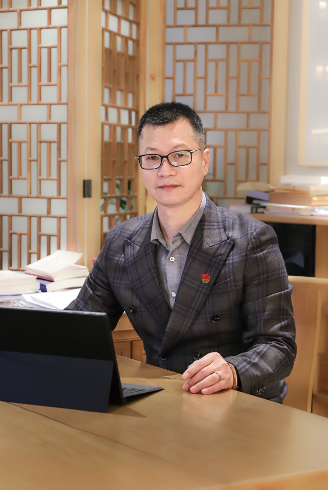 子公司礼尚信息新业务“踩雷”引发连锁减值,安正时尚2025年预亏超1.3亿