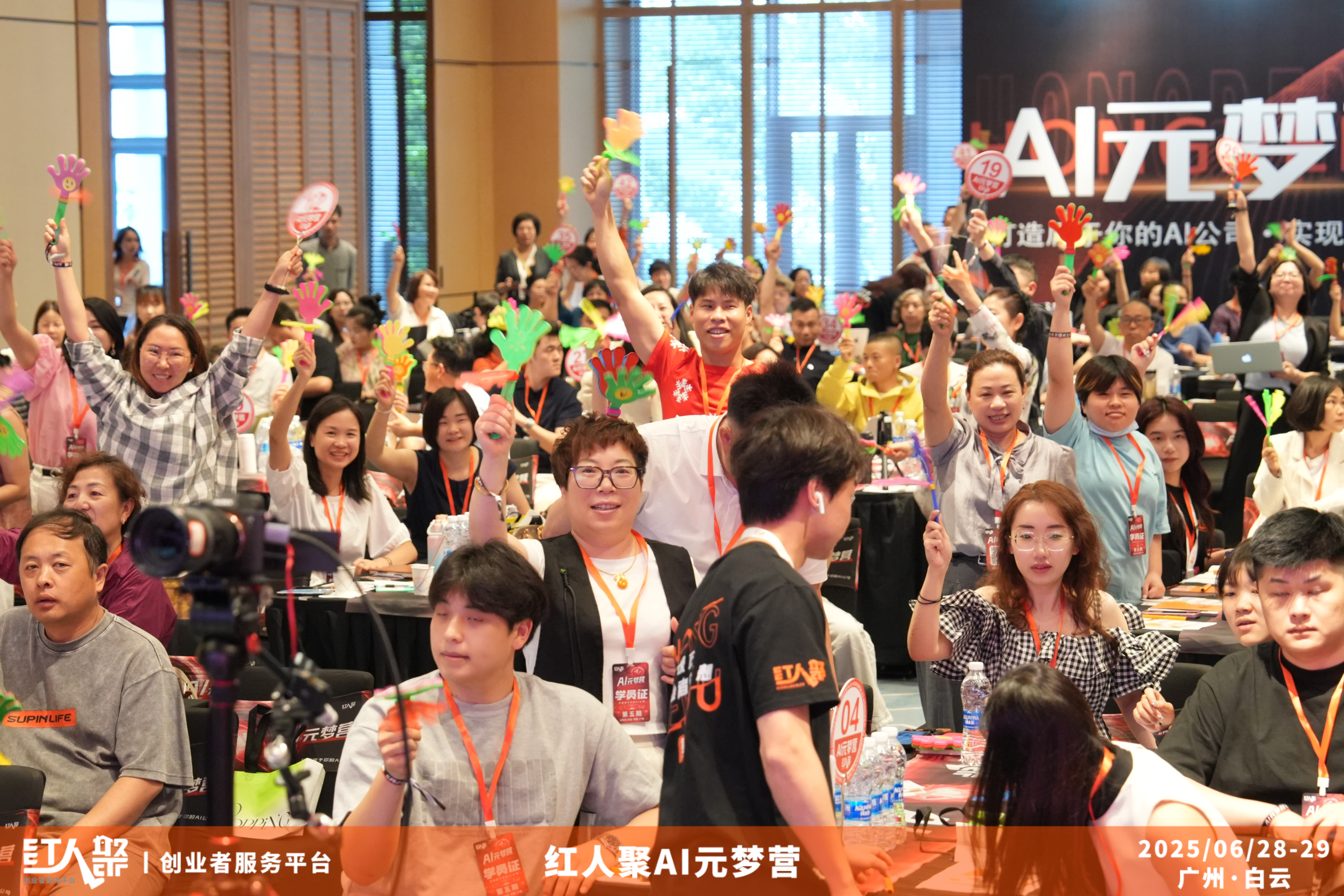 AI赋能“手搓”打开创业新风口