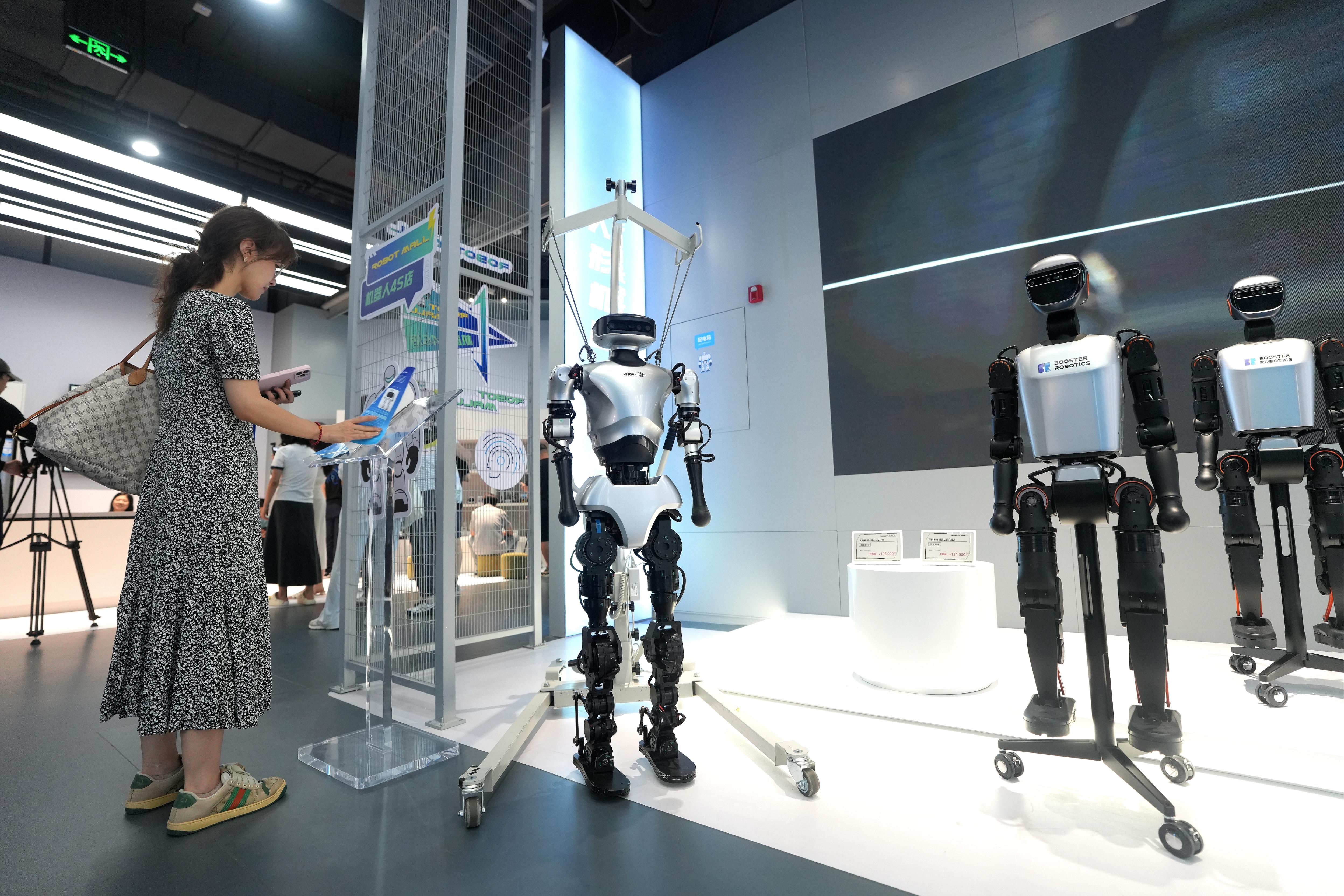 探访全国首家人形机器人7S店