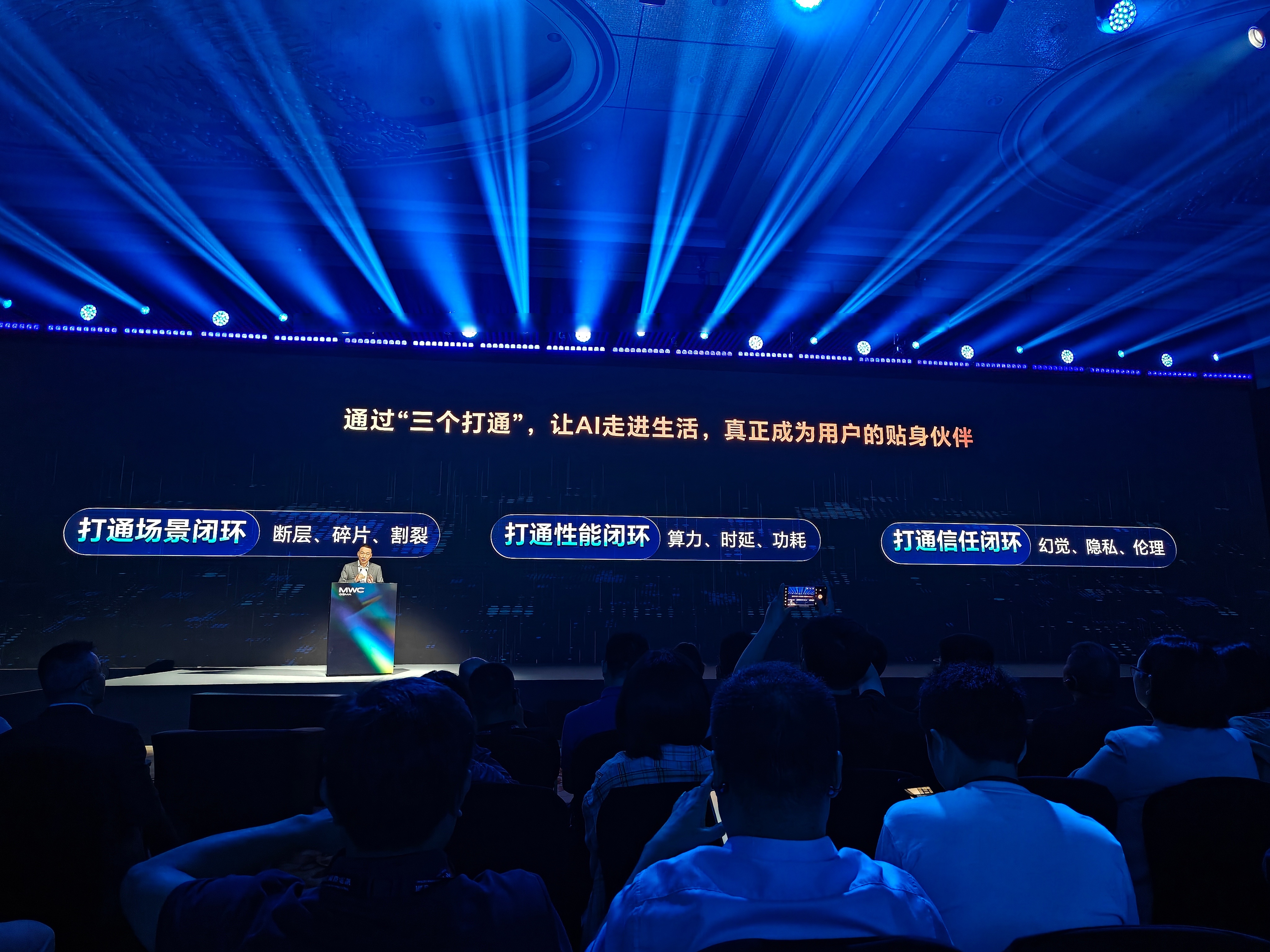 AI应用的USB接口？MCP协议有望推动AI商业化加速