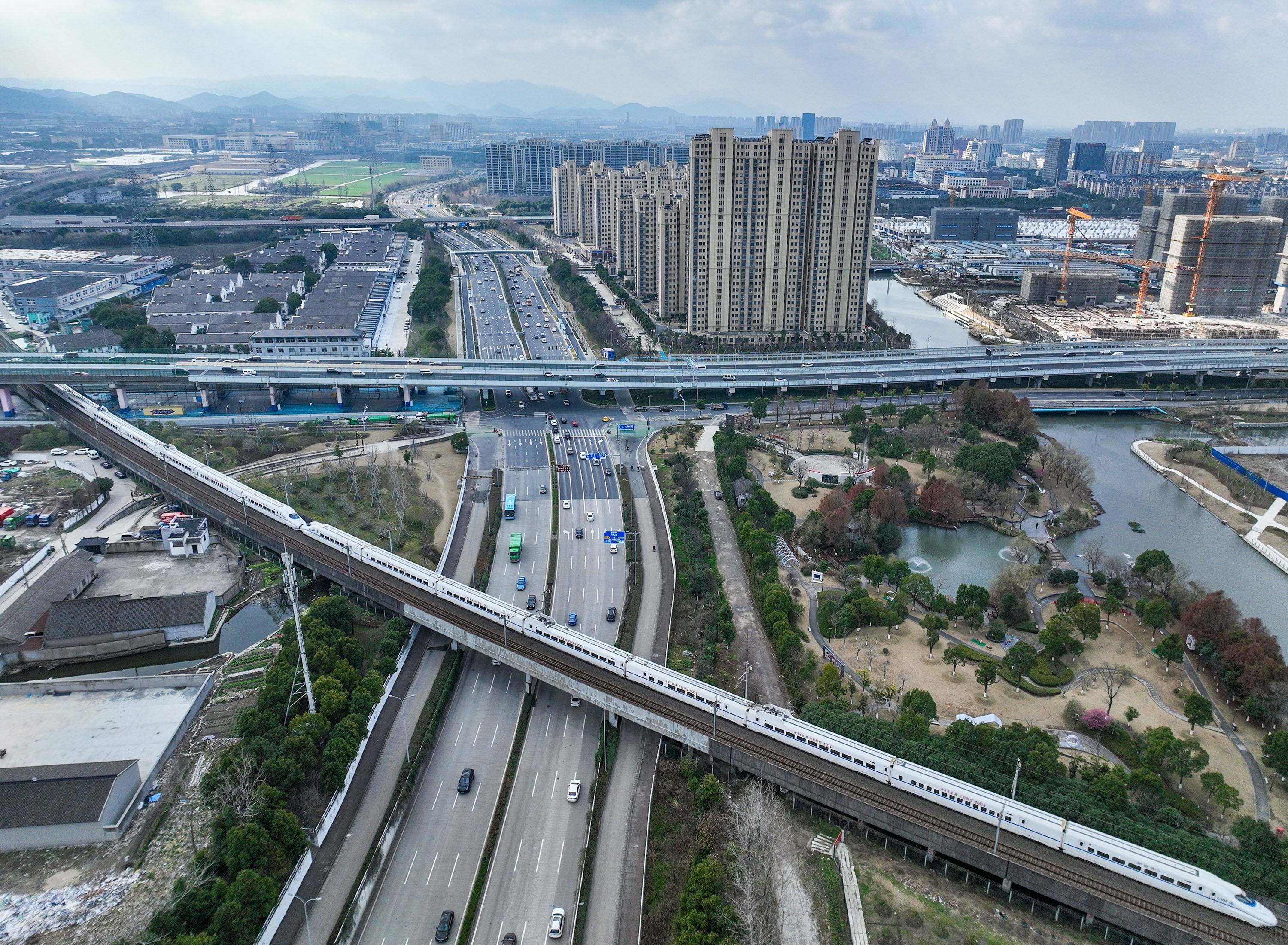 徐州：2025年实现地区生产总值9957.22亿元 同比增长5.8%