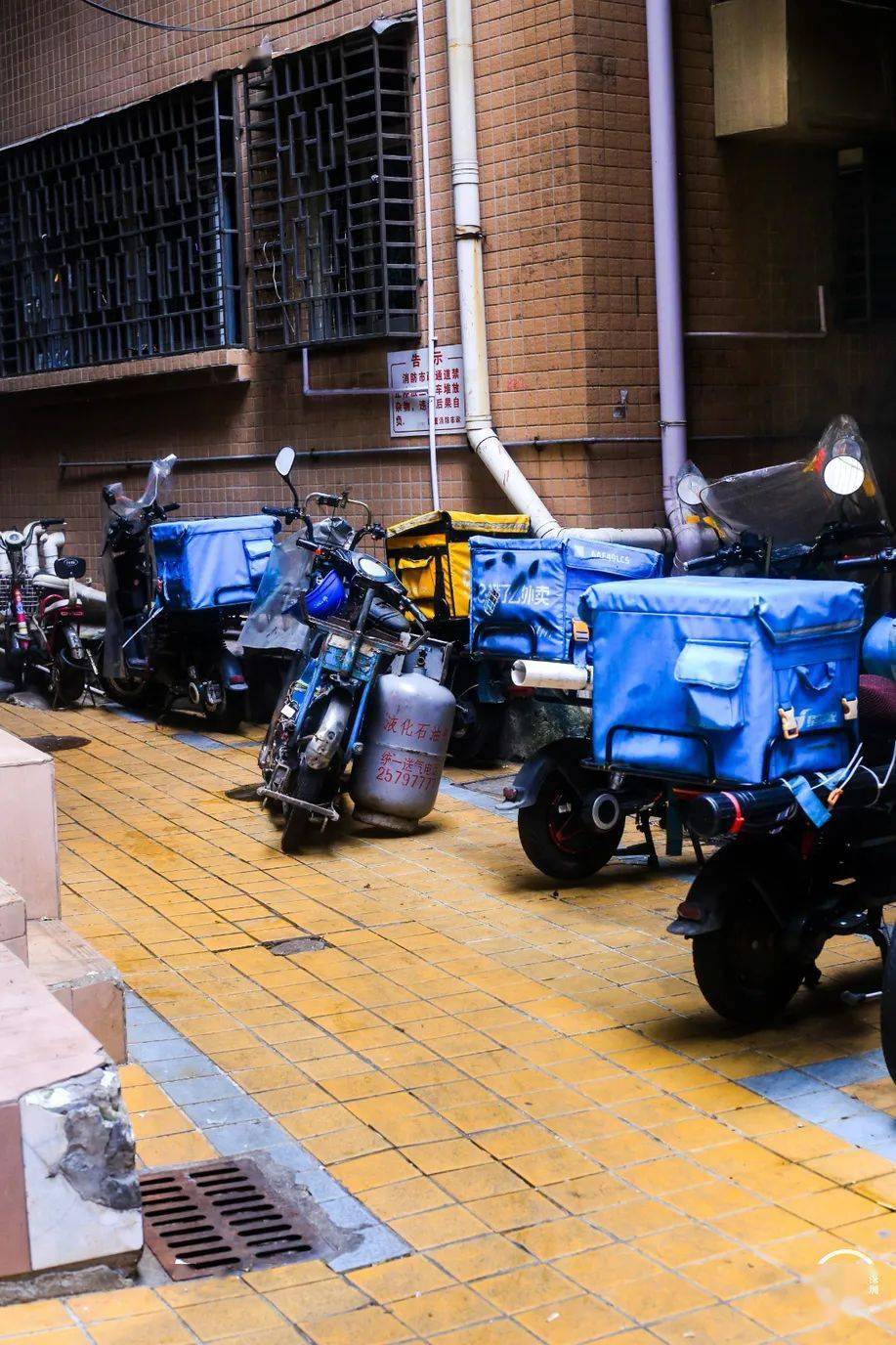 外卖更好进村还需迈过三道坎