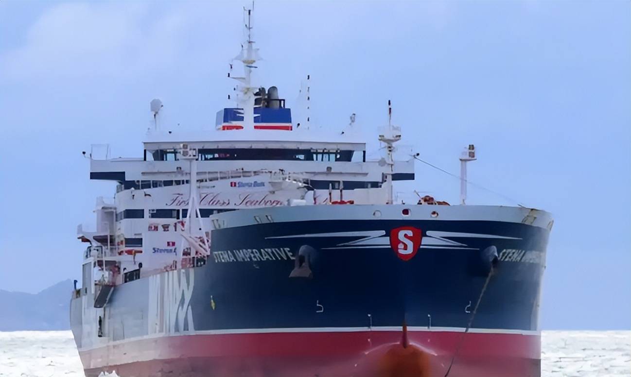 伊朗,突发!美军航母,现身阿曼!特朗普真实态度曝光!