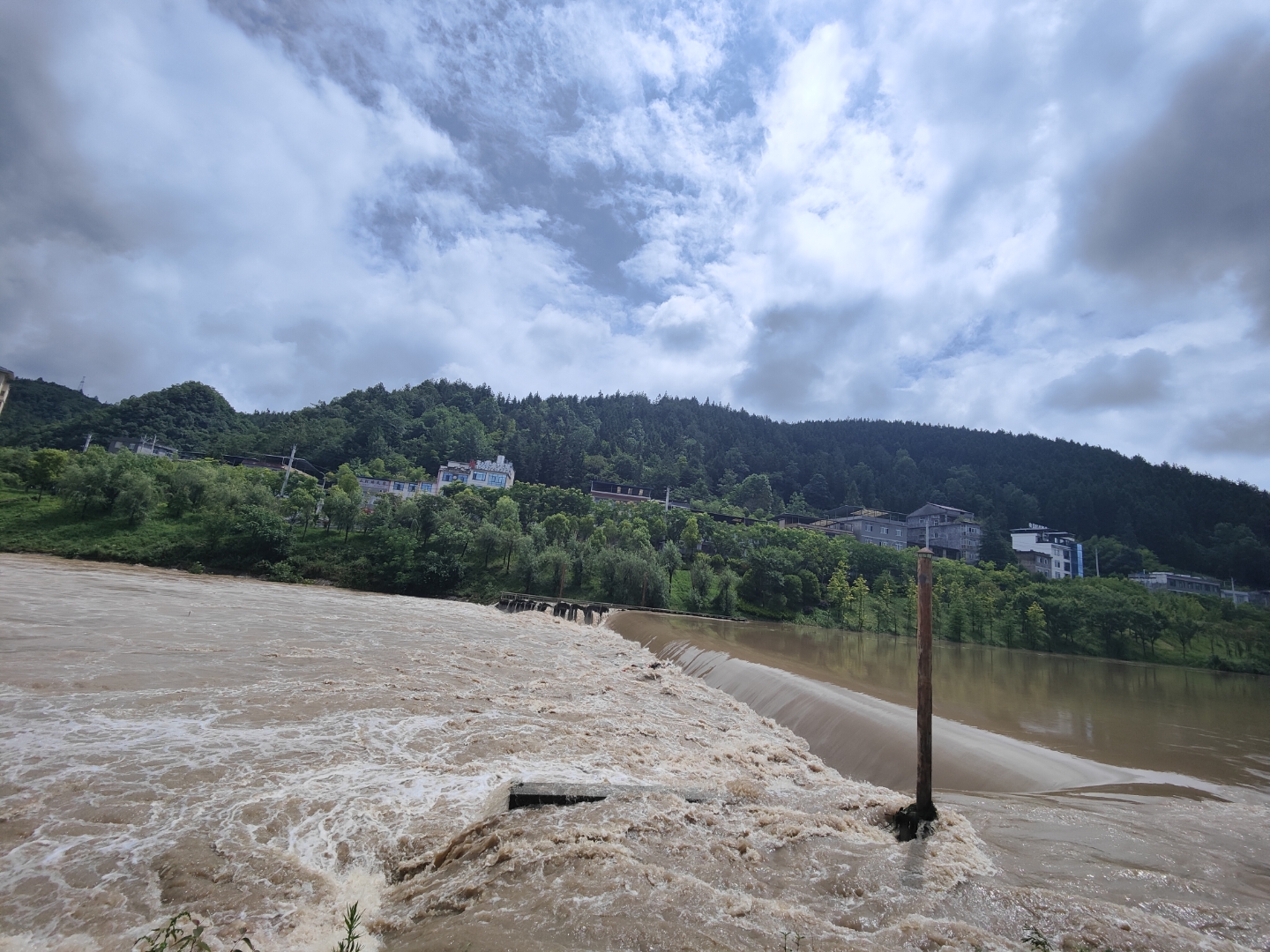 2月25日湖北南部、广西东北部等地局地有大雨