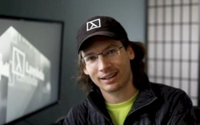 “疯狂赚钱”同时“疯狂撒钱”,黄仁勋想做什么?