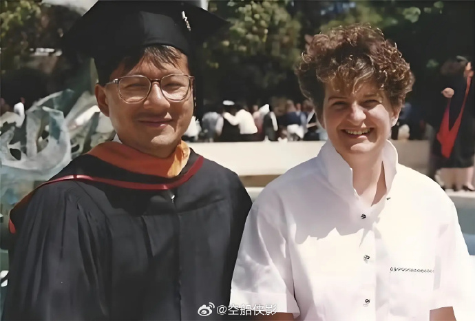 “疯狂赚钱”同时“疯狂撒钱”,黄仁勋想做什么?