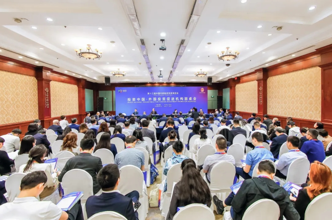 商务部副部长兼国际贸易谈判副代表凌激会见中国三星总裁杨杰