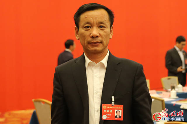 专访全国人大代表、东浩兰生会展集团工会副主席陈达：人工智能时代要强化“投资于人” 赋能就业转型