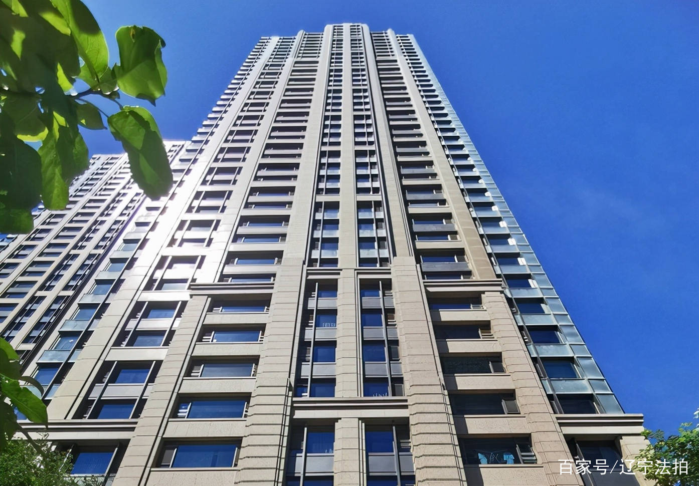 高溢价！法拍“绿本”私宅火了？｜地产观潮