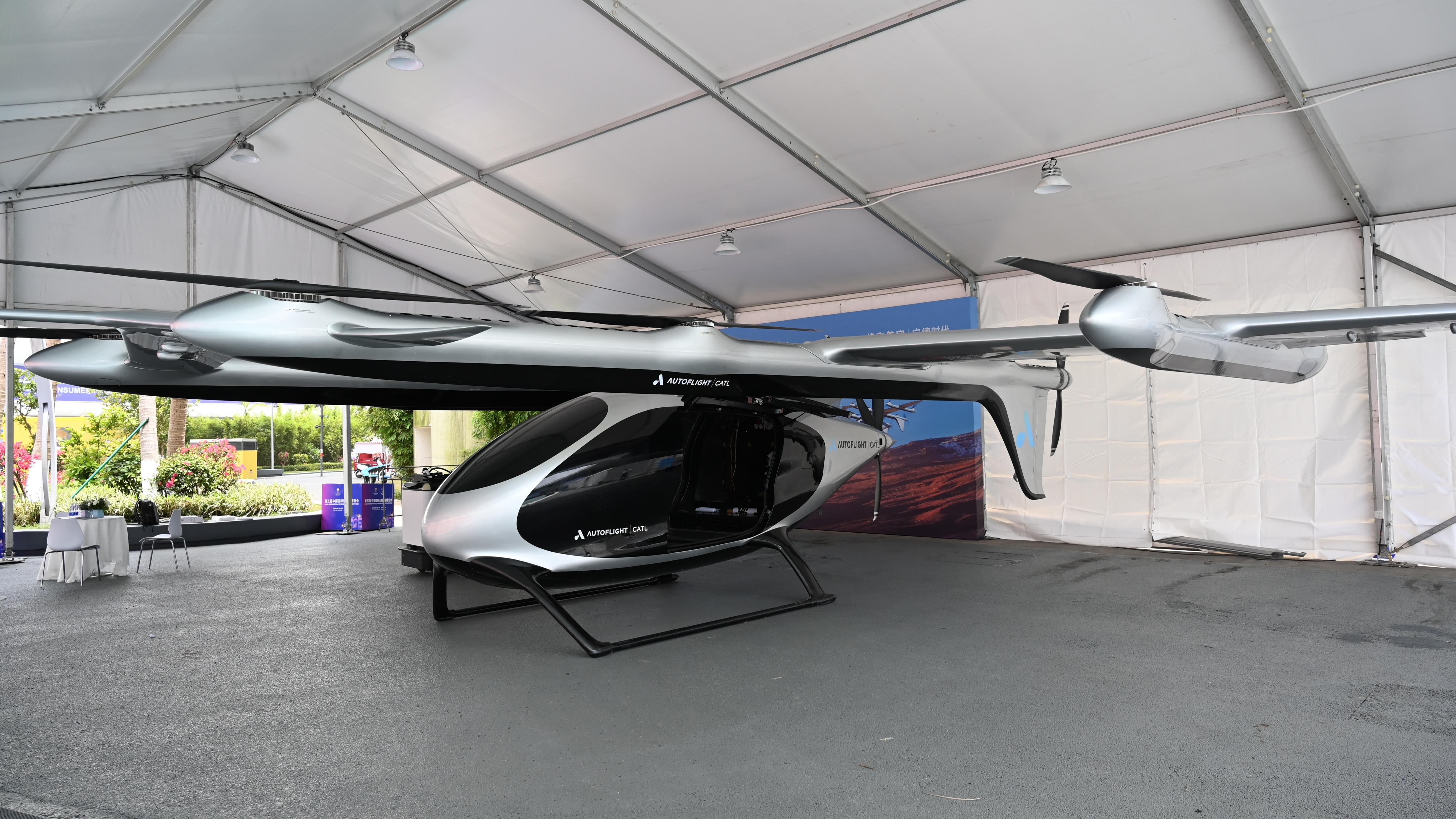 越南首次实验无人机跨海运输