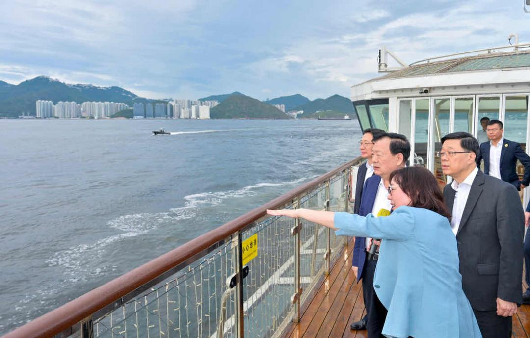 夏宝龙会见香港特区政府财政司司长陈茂波一行