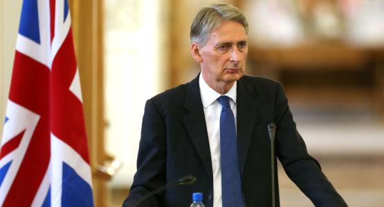 英国财政大臣发布春季预算案下调今年英经济增长预测