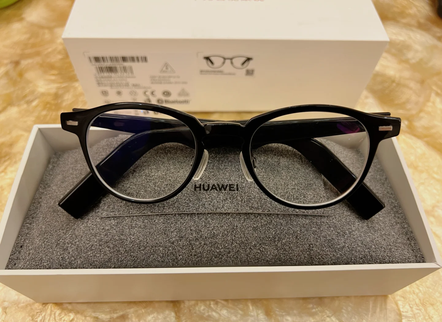 广东智能眼镜新锐:向海外富人卖高端AI眼镜,估值数亿美元