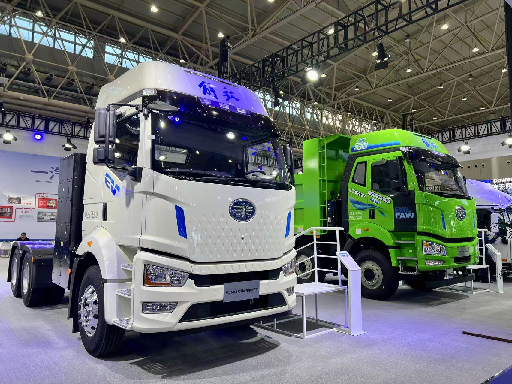 一汽解放行业首款纯电动轿运车批量交付