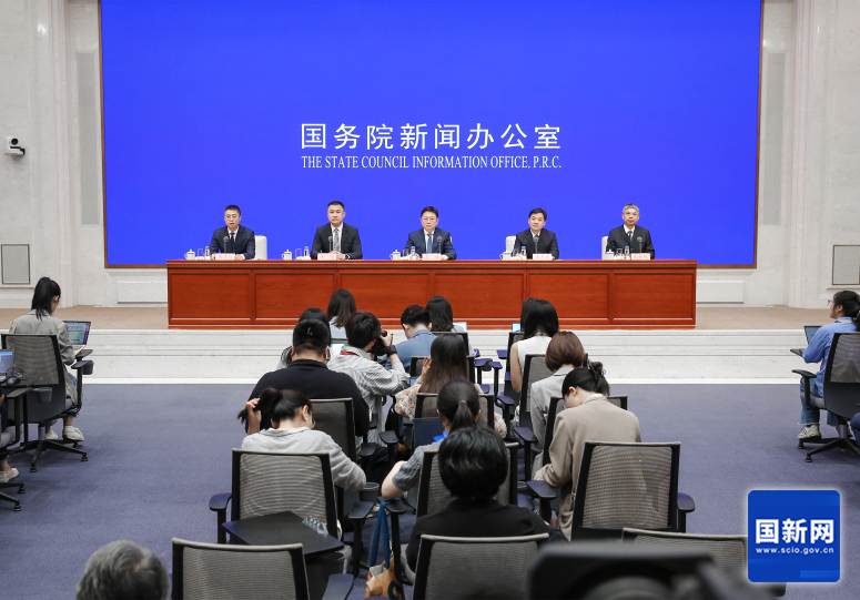 商务部副部长兼国际贸易谈判副代表凌激在香港主持召开“投资中国”圆桌会并会见香港有关商会负责人