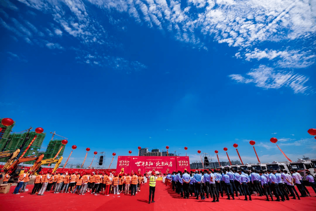 驻吉布提大使胡斌陪同吉总统盖莱出席援吉500套社会保障房项目揭幕仪式