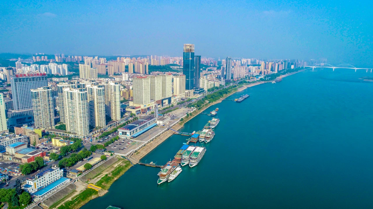 湖北首个江水源能源站：引长江水为城市“降温”